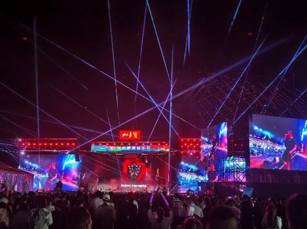 可信的配资平台 手机显示 VIP 专属标识：河北联通与华为在 2025 张北草原音乐节“秀肌肉”，5G-A 下行峰值 4.89Gbps